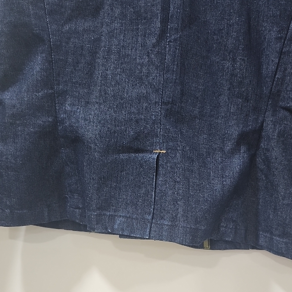 Dark Blue Blazer with Structured Tailoring and Notched Lapel - Picture 10 of 13